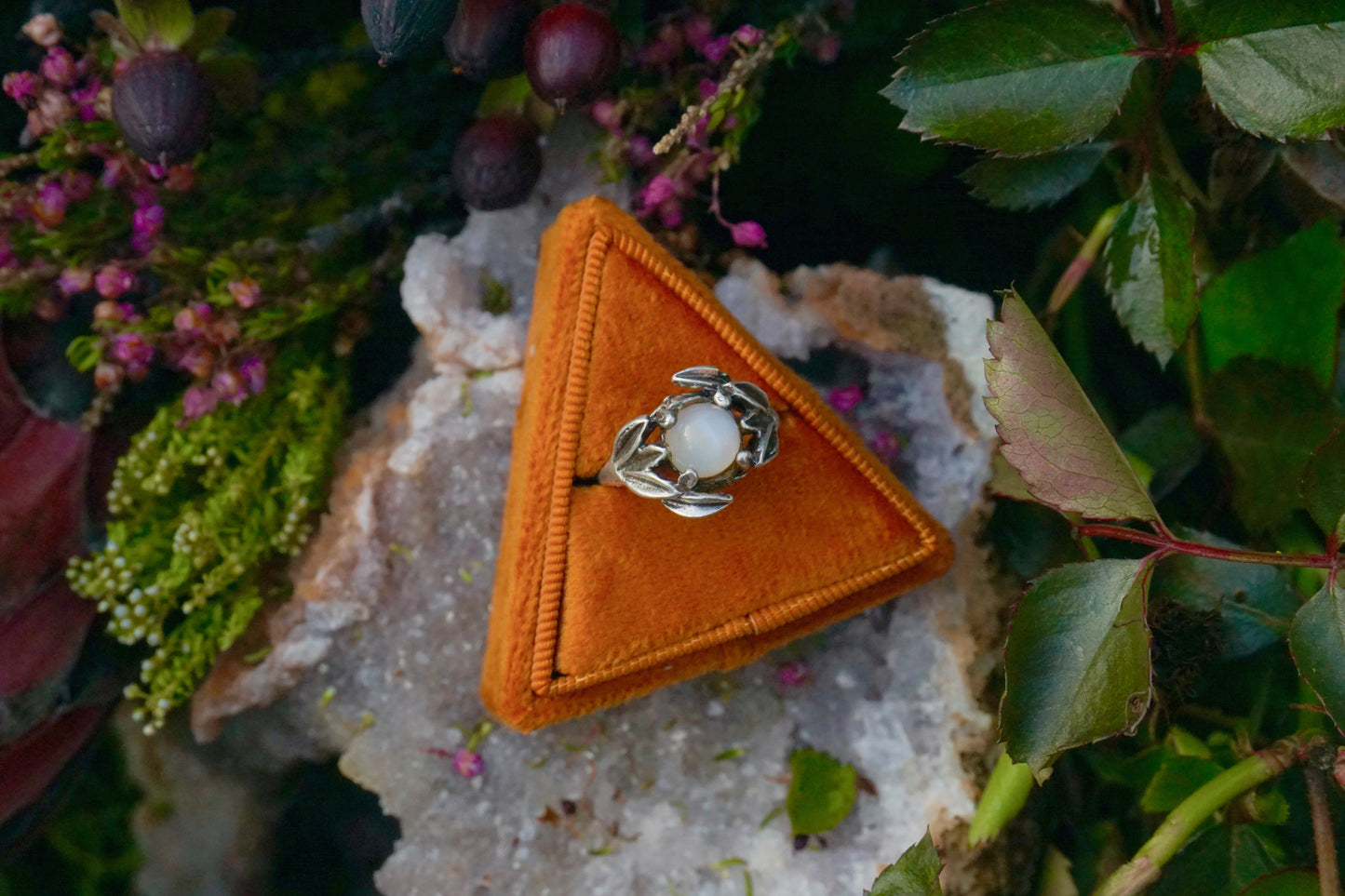 Vintage White with Leaves